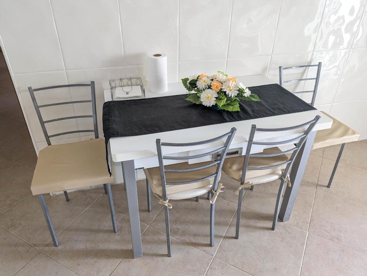 Two Bedroom Apartment - 110M2, Ac, Terrace, Wi-Fi Lagos Esterno foto