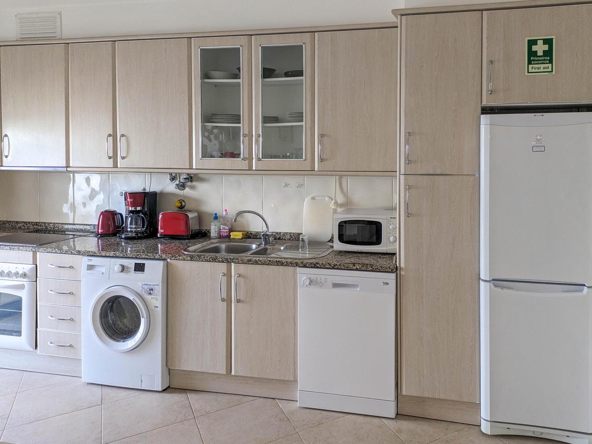 Two Bedroom Apartment - 110M2, Ac, Terrace, Wi-Fi Lagos Esterno foto