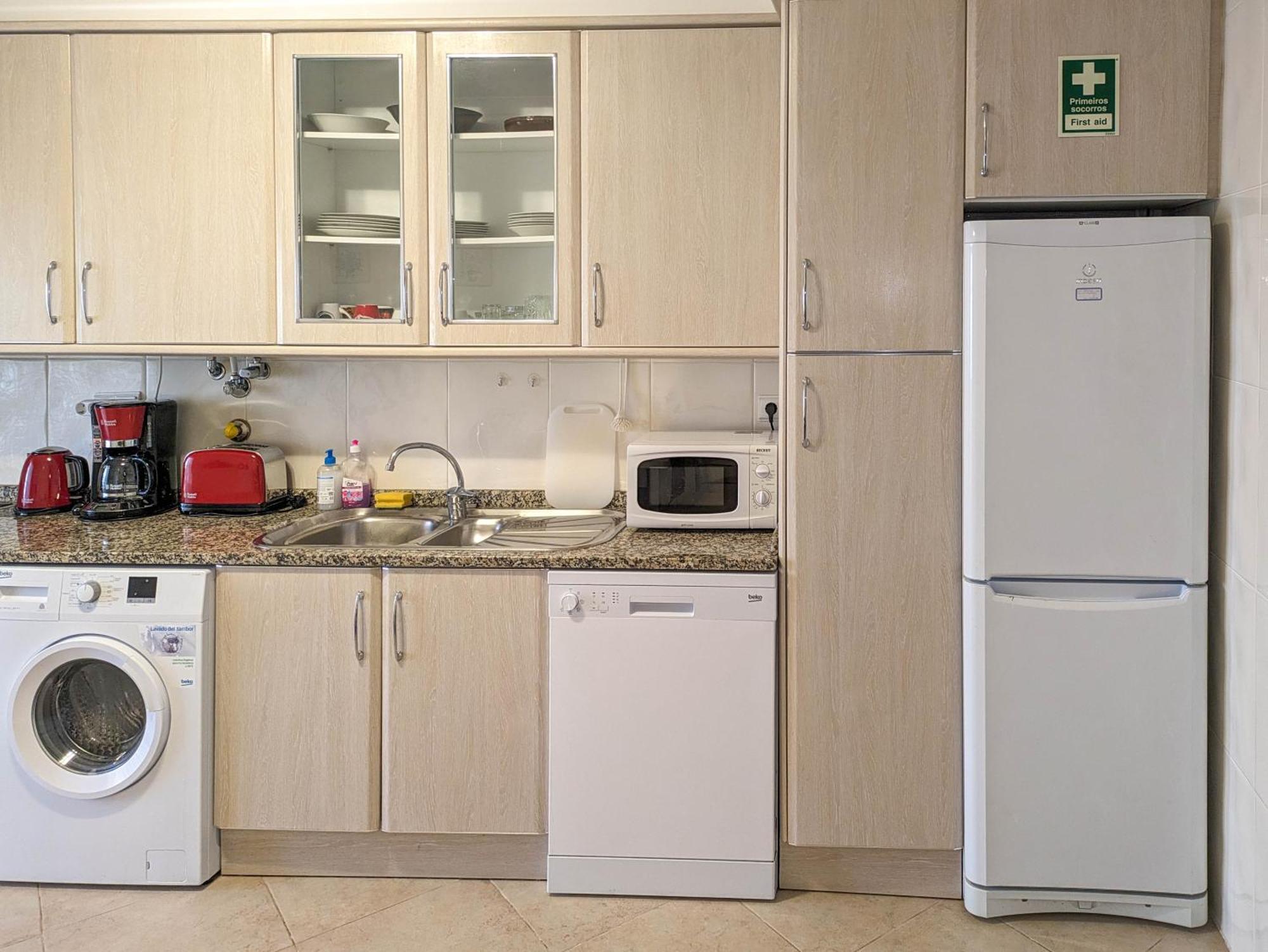 Two Bedroom Apartment - 110M2, Ac, Terrace, Wi-Fi Lagos Esterno foto